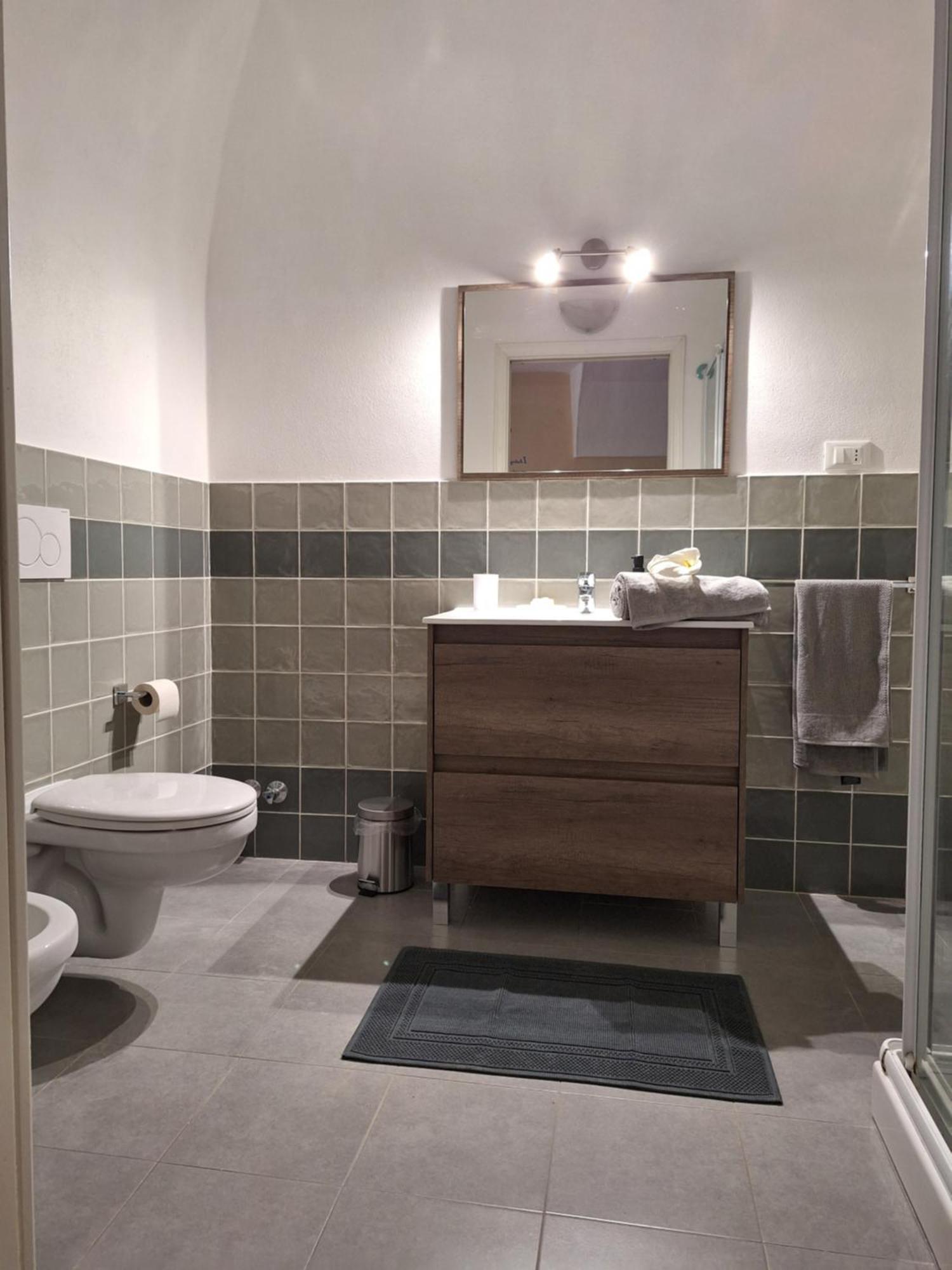 Casa Iris Apartment Cisano sul Neva Luaran gambar
