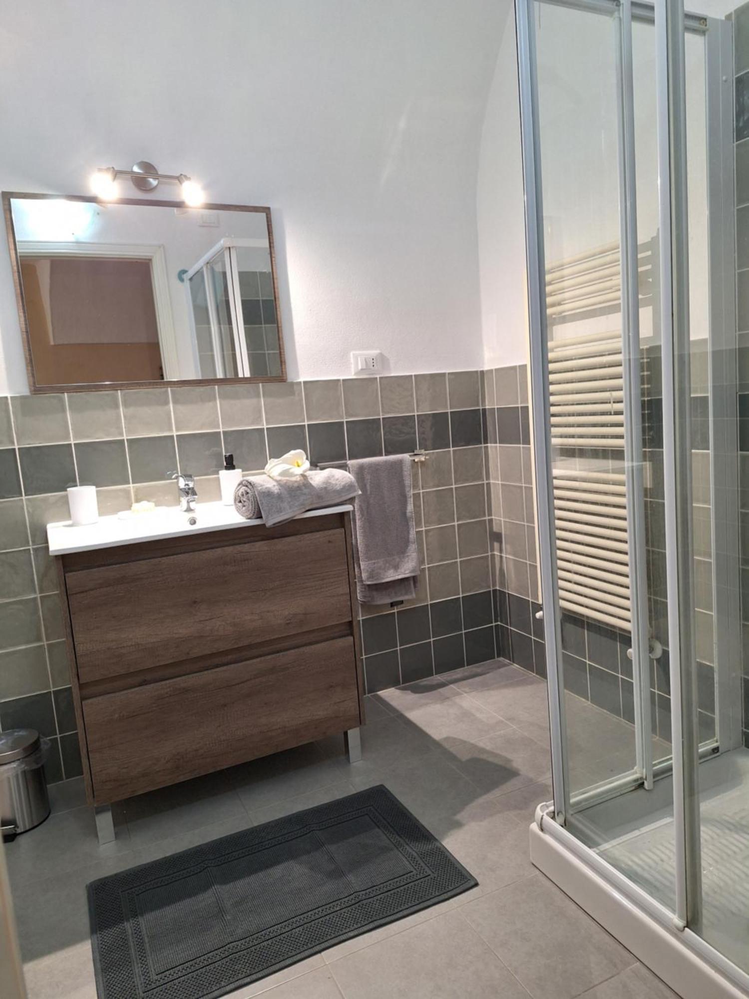 Casa Iris Apartment Cisano sul Neva Luaran gambar