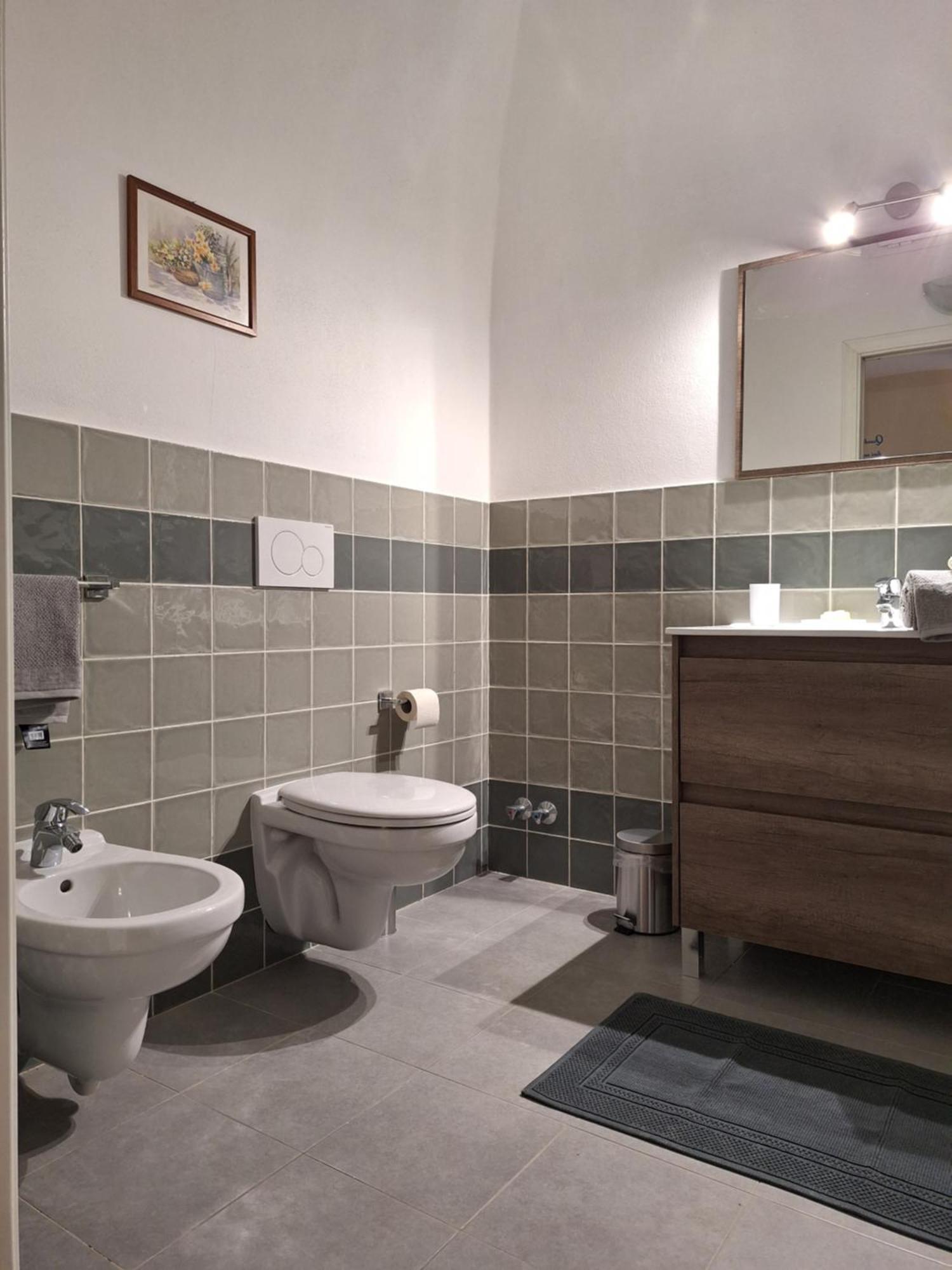 Casa Iris Apartment Cisano sul Neva Luaran gambar
